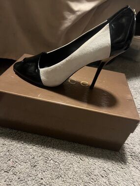 Gucci Black and White Two-Tone Pointed Toe Stiletto Pump
